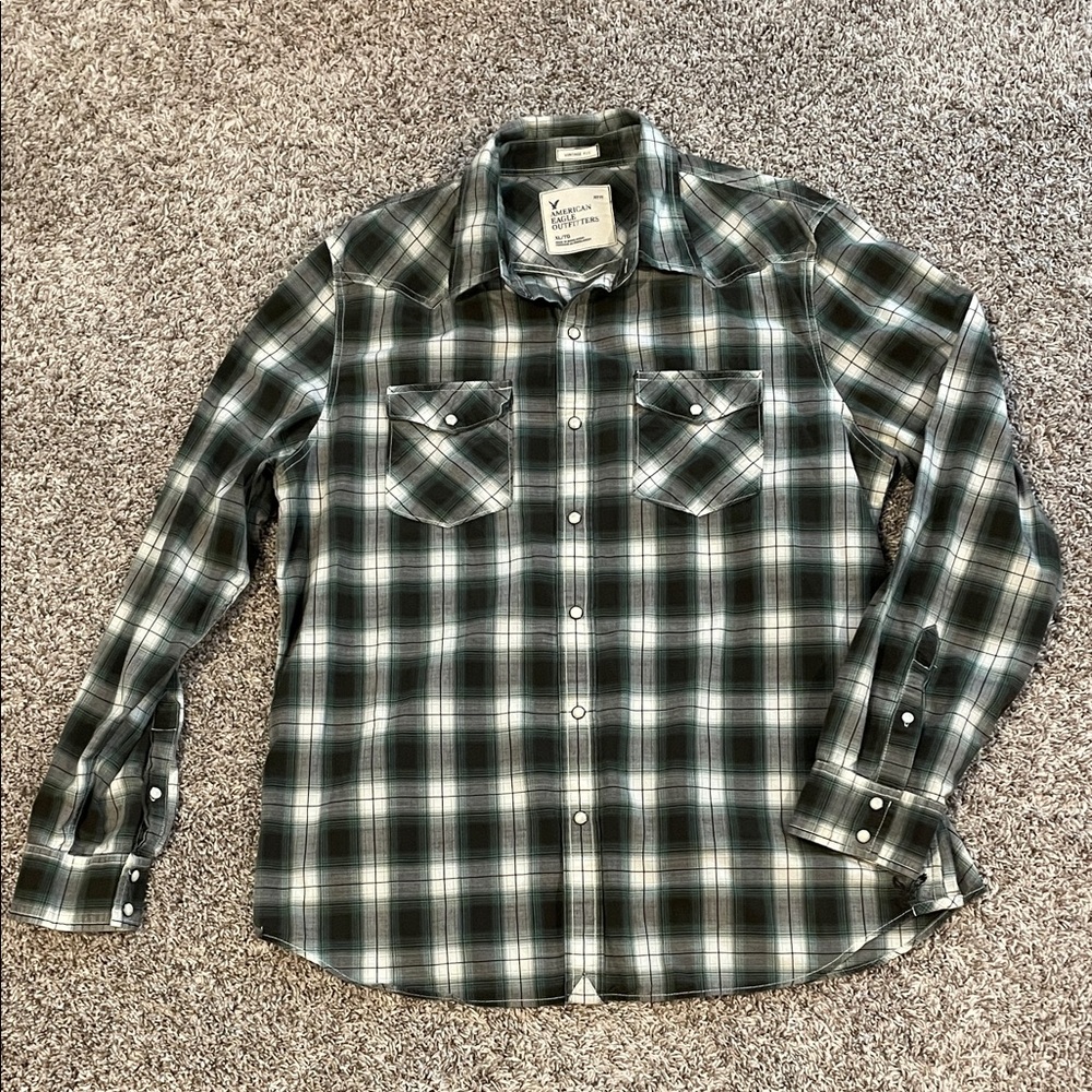 American Eagle Outfitters Vintage Fit large Plaid Button-Down Shirt